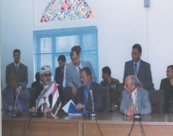 الرئيس علي عبد الله صالح في مجلس النواب يقدم ملف طلب الترشيخ لمنصب رئيس الجمهورية في سبتمبر 1999م