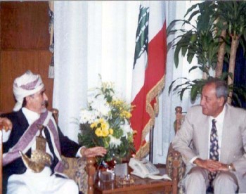 الشيخ عبد الله مع رئيس مجلس النواب اللبناني نبيه بري أثناء زيارته للبنان سبتمبر 1997م