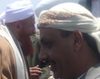 استقبال الشيخ عبد الله بن حسين الأحمر في مطار صنعا