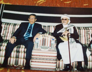 الشيخ عبد الله بن حسين الأحمر في الدوحة في حفل زفاف ولي عهد قطر مع عمرو موسى أمين عام الجامعة  العربية  8/1/2005م