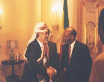 رئيس اثيوبيا الإتحادية يلتقي الشيخ عبد الله أثناء زيارته البرلمانية لأثيوبيا فبراير 2000م