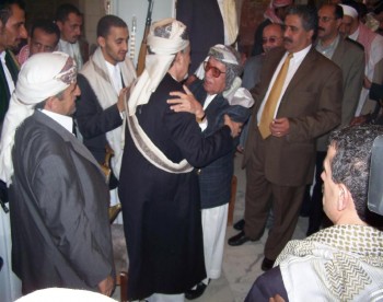 أيام العيد الشيخ عبد الله يستقبل المهنئون