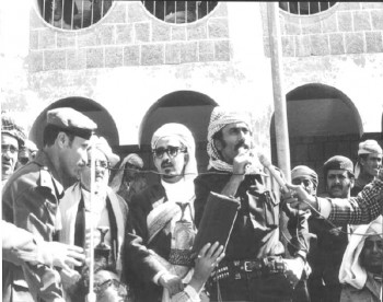 الرئيس علي عبد الله صالح والشيخ عبد الله بن حسين الأحمر والشيخ سنان أبو لحوم في مطلع الثمانينات
