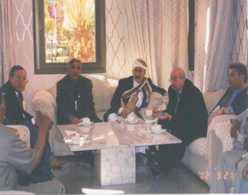 الشيخ عبد الله مع رئيس المجلس الوطني الفلسطيني سليم الزعنون أثناء المشاركة في المؤتمر (107) للإتحاد البرلماني الدولي المنعقد في مراكش مارس 2002م