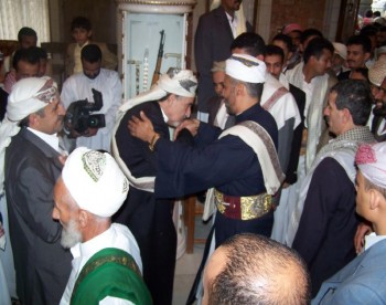 أيام العيد الشيخ عبد الله يستقبل المهنئون