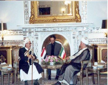 الشيخ عبد الله مع السيد هاشمي رفسنجاني رئيس مجلس تشخيص مصلحة النظام أثناء زيارته البرلمانية لطهران يوليو 1998م