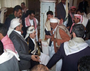 أيام العيد الشيخ عبد الله يستقبل المهنئون