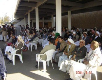 الصالات الخارجية لمطار صنعاء أكتضت بالمستقبلين مشائخ وشخصيات سياسية وحزبية