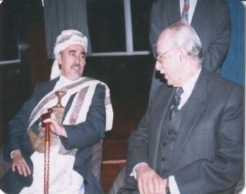 الشيخ عبد الله مع رئيس مجلس الشورى المصري الدكتور مصطفى حلمي سرور أثناء زيارته لمصر في إبريل 1995م.