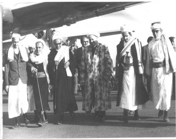 الشيخ عبد الله في صنعاء 1973م مستقبلاً مفتي مسلمي جمهوريات الإتحاد السوفيتي آنذاك ويرى القاضي الشماحي والقاضي حسين السياغي والسيد أحمد زبارة