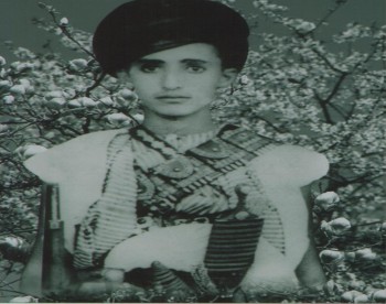 الشيخ عبد الله بن حسين الأحمر في ريعان الصبا ألتقطت الصورة عام  1948م