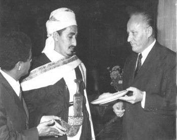 الشيخ عبد الله مع أحد المسئولين الألمان أثناء زيارته البرلمانية لألمانيا في أكتوبر 1970م