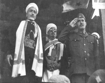 الشيخ عبد الله بن حسين الأحمر مع الرئيس عبد الرحمن الإرياني والعميد حمود  بيدر 1973م