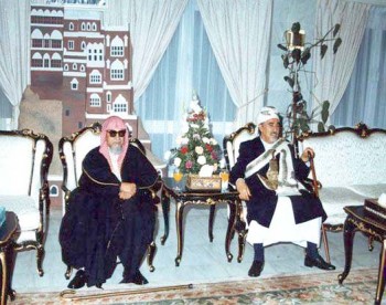 الشيخ عبد الله مع رئيس مجلس الشورى السعودي المرحوم محمد بن إبراهيم بن جبير أثناء زيارته البرلمانية للمملكة في نوفمبر 2000م