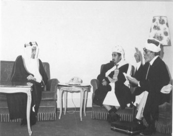 الشيخ عبد الله مع جلالة الملك فيصل والقاضي عبد الله الشماحي 1970م