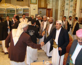 الشيخ صادق يستقبل المهنئين بعيد الفطر المبارك 1429هـ 