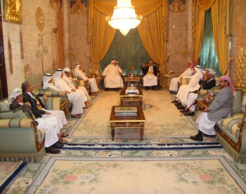 الشيخ صادق يستقبل المهنئين بعيد الفطر المبارك 1429هـ 