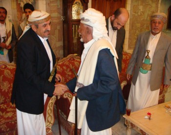 الشيخ صادق يستقبل المهنئين بعيد الفطر المبارك 1429هـ 