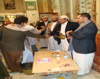 الشيخ صادق يستقبل المهنئين بعيد الفطر المبارك 1429هـ 