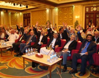 الشيخ صادق فى احدي جلسات المؤتمر اثناء التصويت لترشيح محمدهداية نور خلفاً للشيخ عبدالله بن حسين الاحمر رحمه الله  بتاريخ13-10-2008
