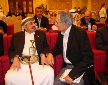 الشيخ صادق بن عبدالله بن حسين الاحمر مع الكاتب والاديب منير شفيق 12-10-2008م