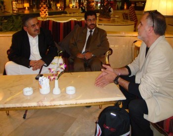 الشيخ صادق مع الاستاذ خليل علي النس رئيس منظمة الدفاع وكسر الحصار عن غزة 12-10-2008