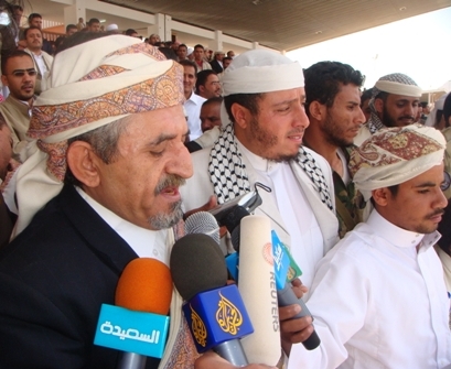الشيخ صادق يلقي كلمة خلال الإعتصام الجماهيري