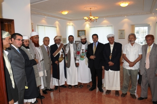 صورة تذكارية للوفد الزائر مع السفير التركي